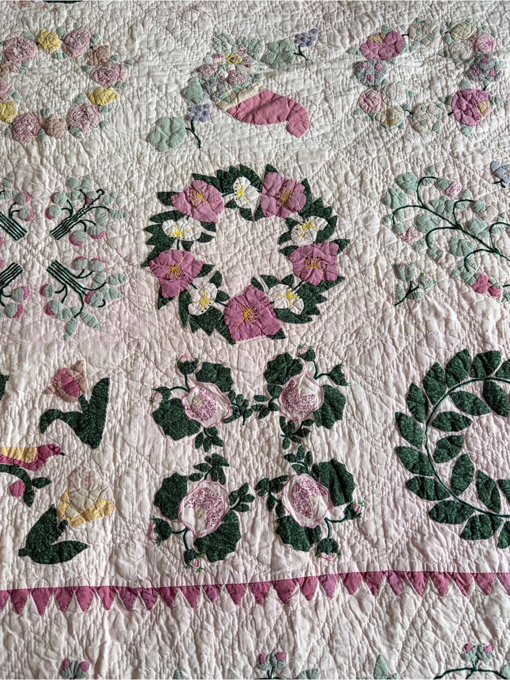 Vintage Bride’s Quilt Style Appliqué Quilt Pastel Cottagecore Floral Coverlet - Picture 4 of 15